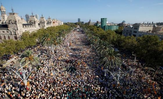 Yüzbinlerce kişi İspanya’dan ayrılmak için yürüdü