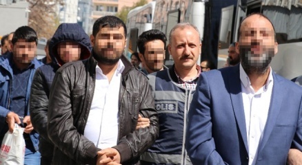 İzmir’de çete operasyonu: 47 gözaltı