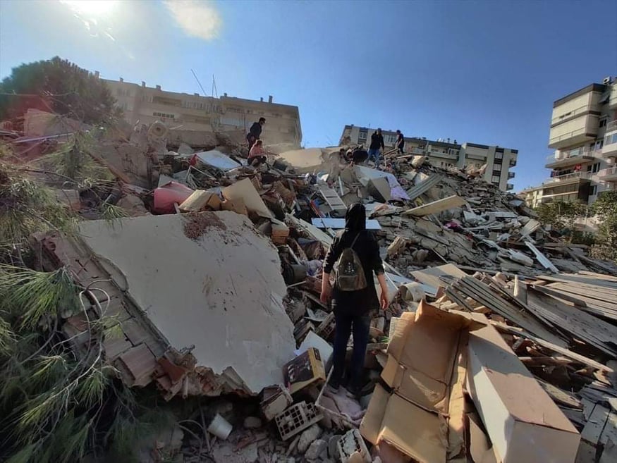İzmir’de Meydana Gelen Deprem Sonrası İlk Açıklamalar Geldi Maalesef 4 Kişi Hayatını Kaybetti