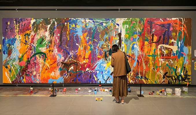 Sanat Galerisindeki Yarım Milyon Dolarlık Tabloyu Yanlışlıkla Boyadılar