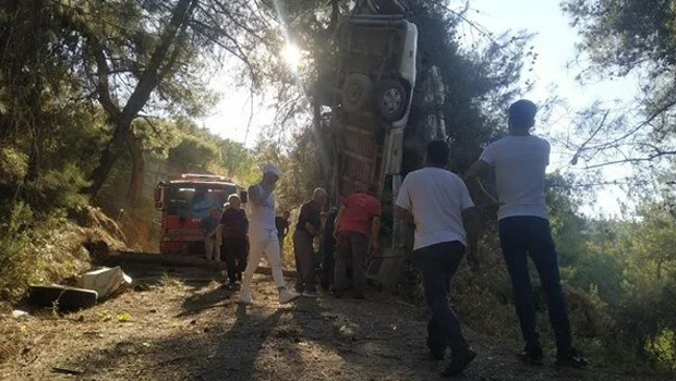 İzmir’de minibüs şarampole devrildi: 8 kişi öldü, 11 kişi yaralandı