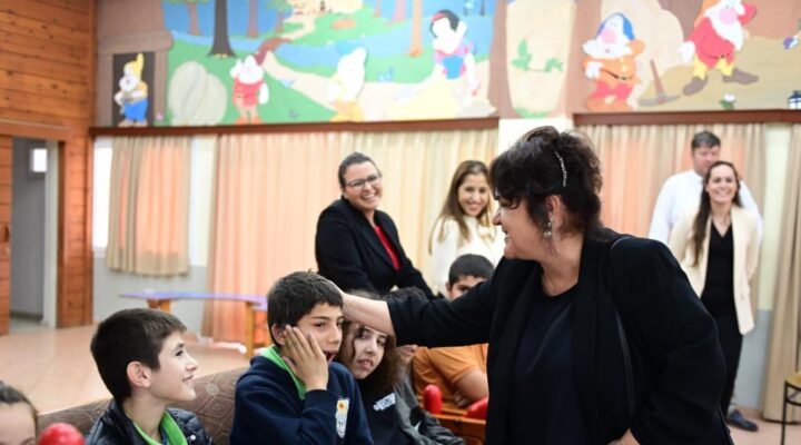 Başbakan’ın eşi Zerrin Üstel, Girne Özel Eğitim ve İş Eğitimi Okulu’nu ziyaret etti