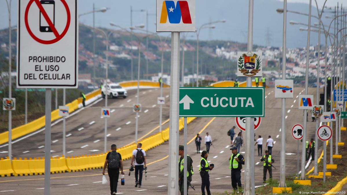 Kolombiya ile Venezuela’yı birbirine bağlayan “Tienditas Köprüsü” açıldı