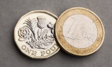 Haftanın ilk gününde euro 20,56 liradan, sterlin 23,42 liradan işlem görüyor