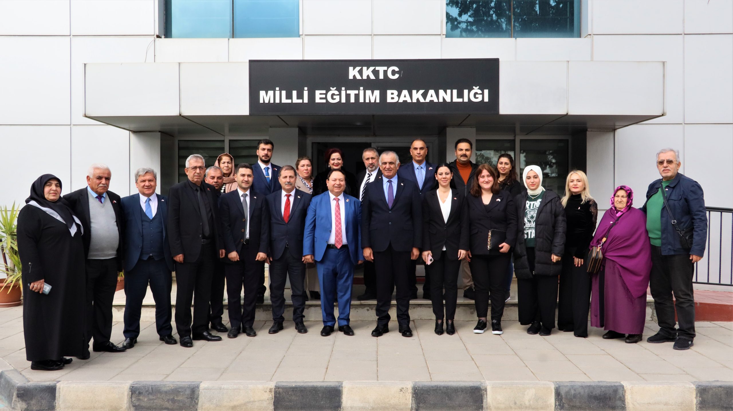 Milli Eğitim Bakanı Çavuşoğlu, Türkiye – Kıbrıs Türk Cumhuriyeti İş Birliği Cemiyeti Heyetini kabul etti