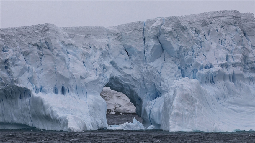 Antarktika’dan Londra büyüklüğünde bir buz dağı koptu