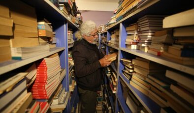 Konya’da biriktirdiği eski kitapları meraklılarıyla buluşturuyor