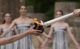 Paris Olimpiyatları’nın ateşi Yunanistan’daki antik Olimpia’dan yola çıktı